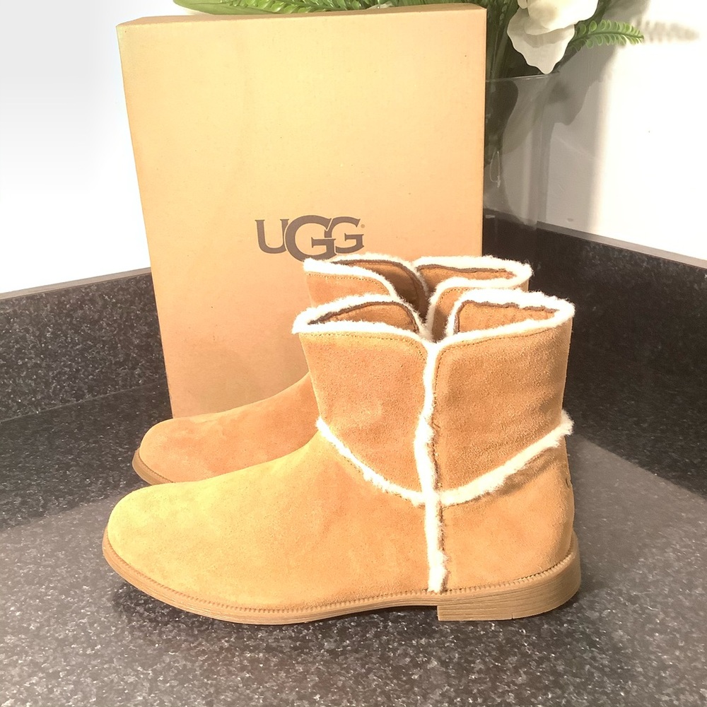 Ugg Boots (Girls) women’s size 7.5/8